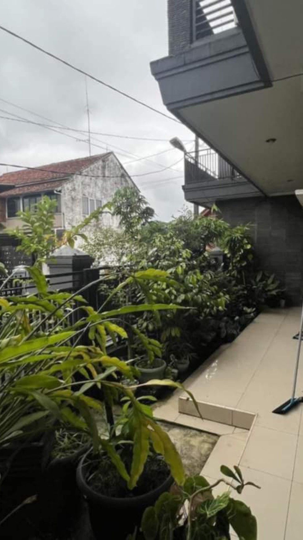 Rumah 2 Lantai Semi Furnished di jl Hariangbanga