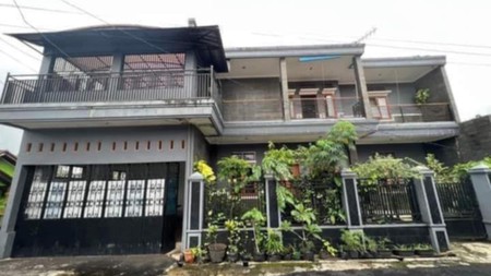 Rumah 2 Lantai Semi Furnished di jl Hariangbanga