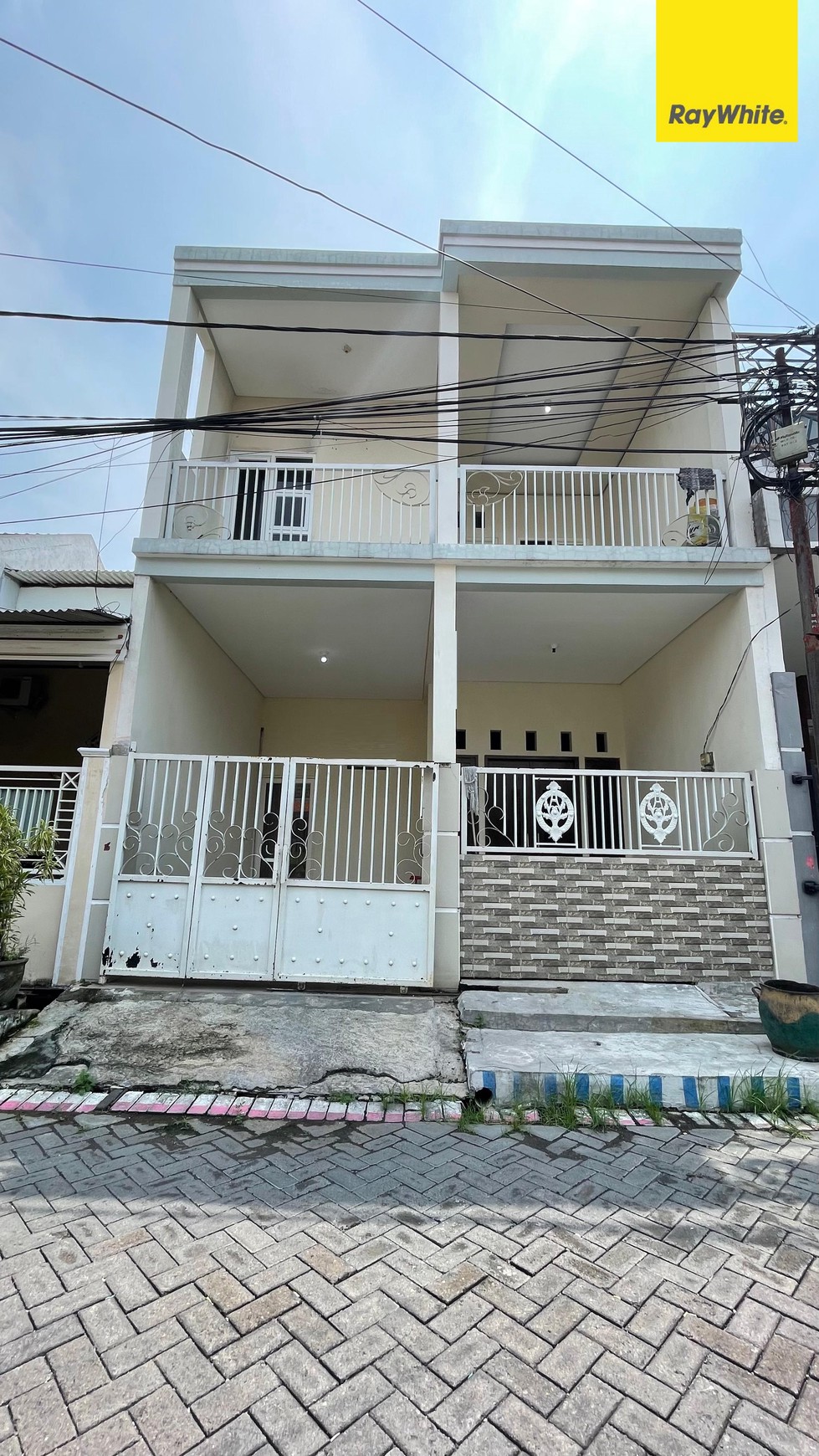 Dijual Rumah 2 lantai di Jalan Bangkingan Surabaya Barat