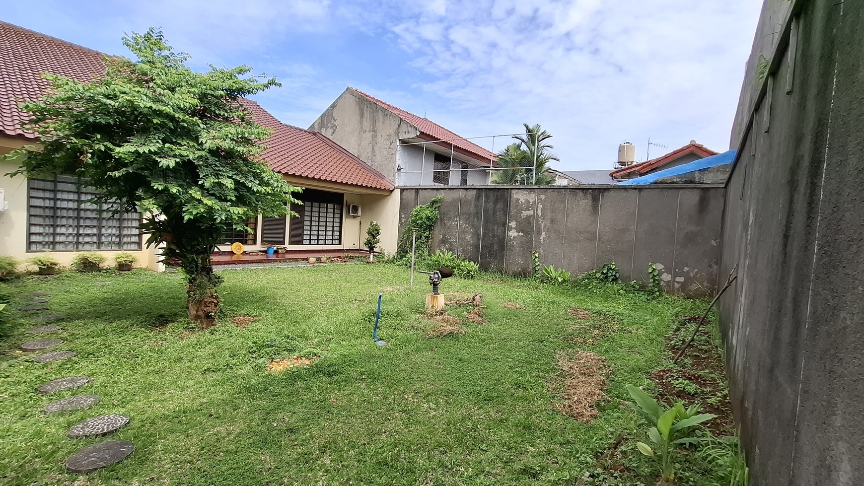 Rumah Tinggal Di Komplek Billy Moon Pondok Kelapa