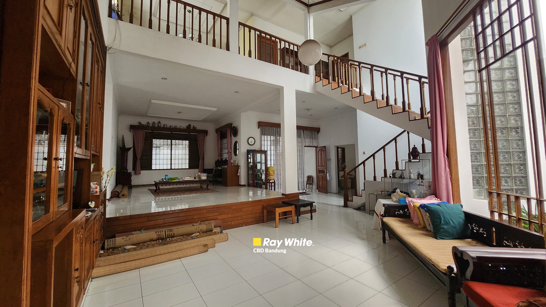 Rumah tropis dalam komplek di Cikutra 3km dari Gedung Sate