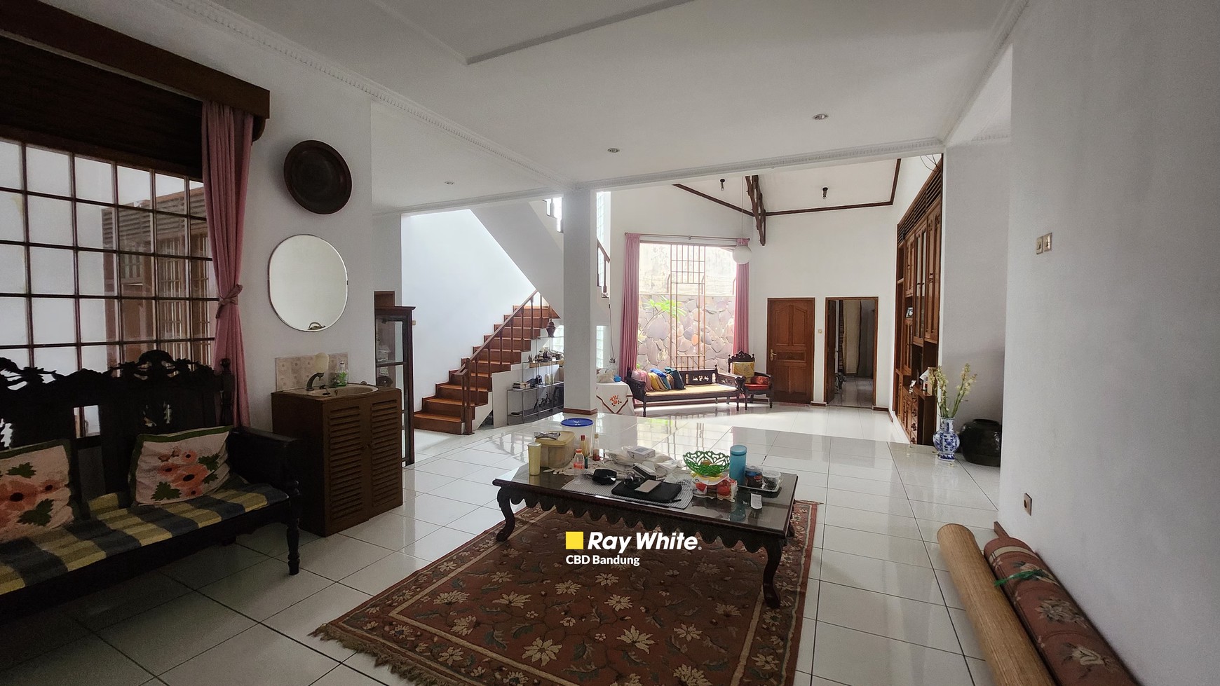 Rumah tropis dalam komplek di Cikutra 3km dari Gedung Sate