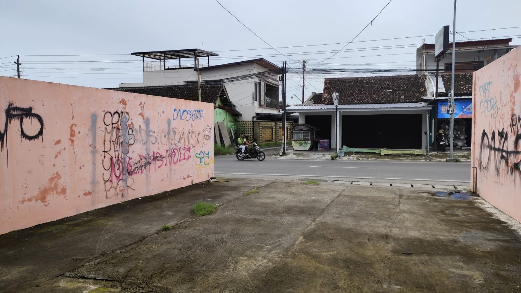 Disewakan Gudang Luas 500 Meter Persegi Lokasi Jalan Prambanan-Piyungan Sleman 