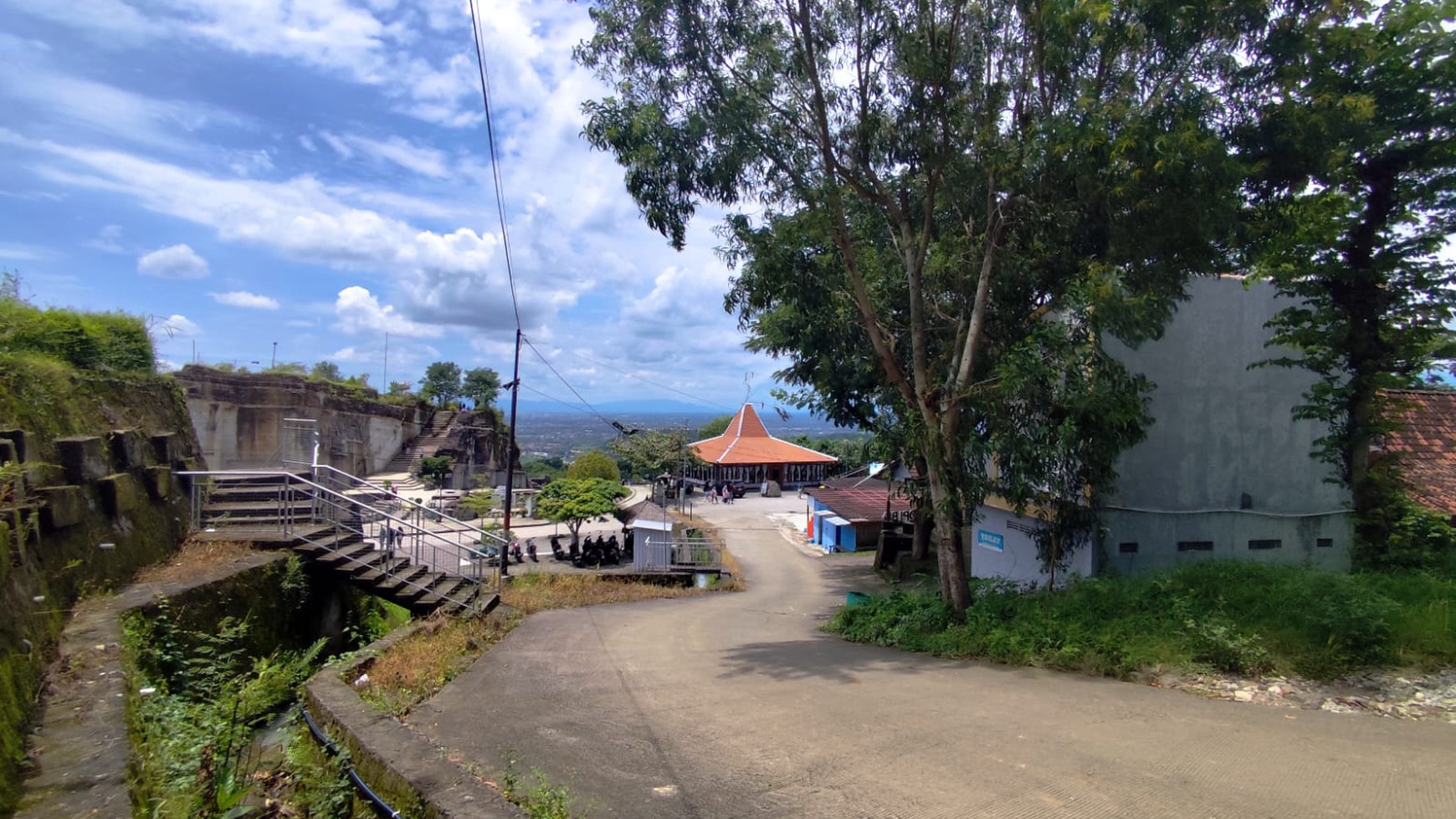 Tanah 1853 Meter Persegi View Kota Jogja Dalam Kawasan Wisata Tebing Breksi