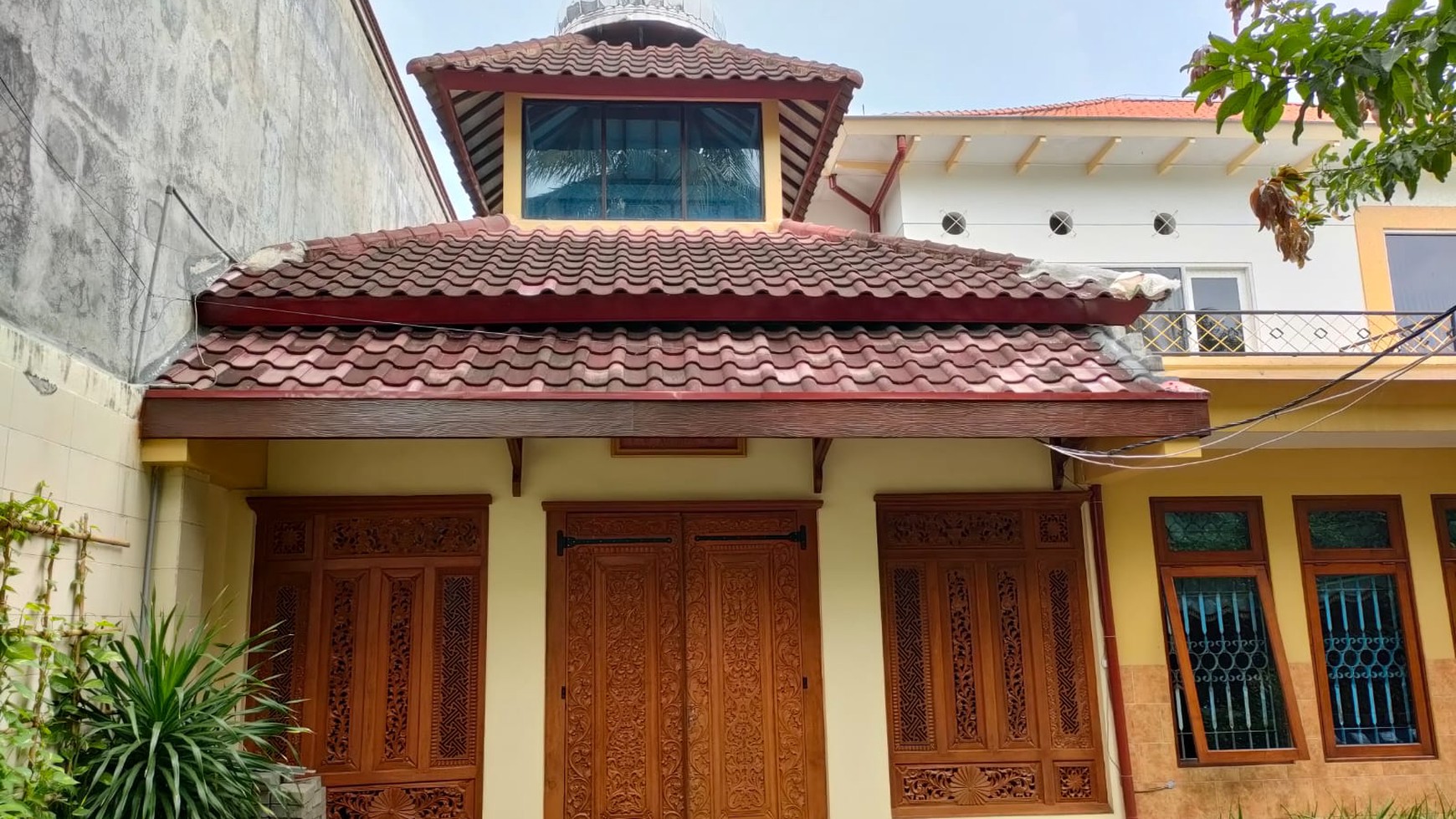 Di Jual Rumah dg suasana yg tenang JL. MONGINSIDI , Surabaya Pusat   