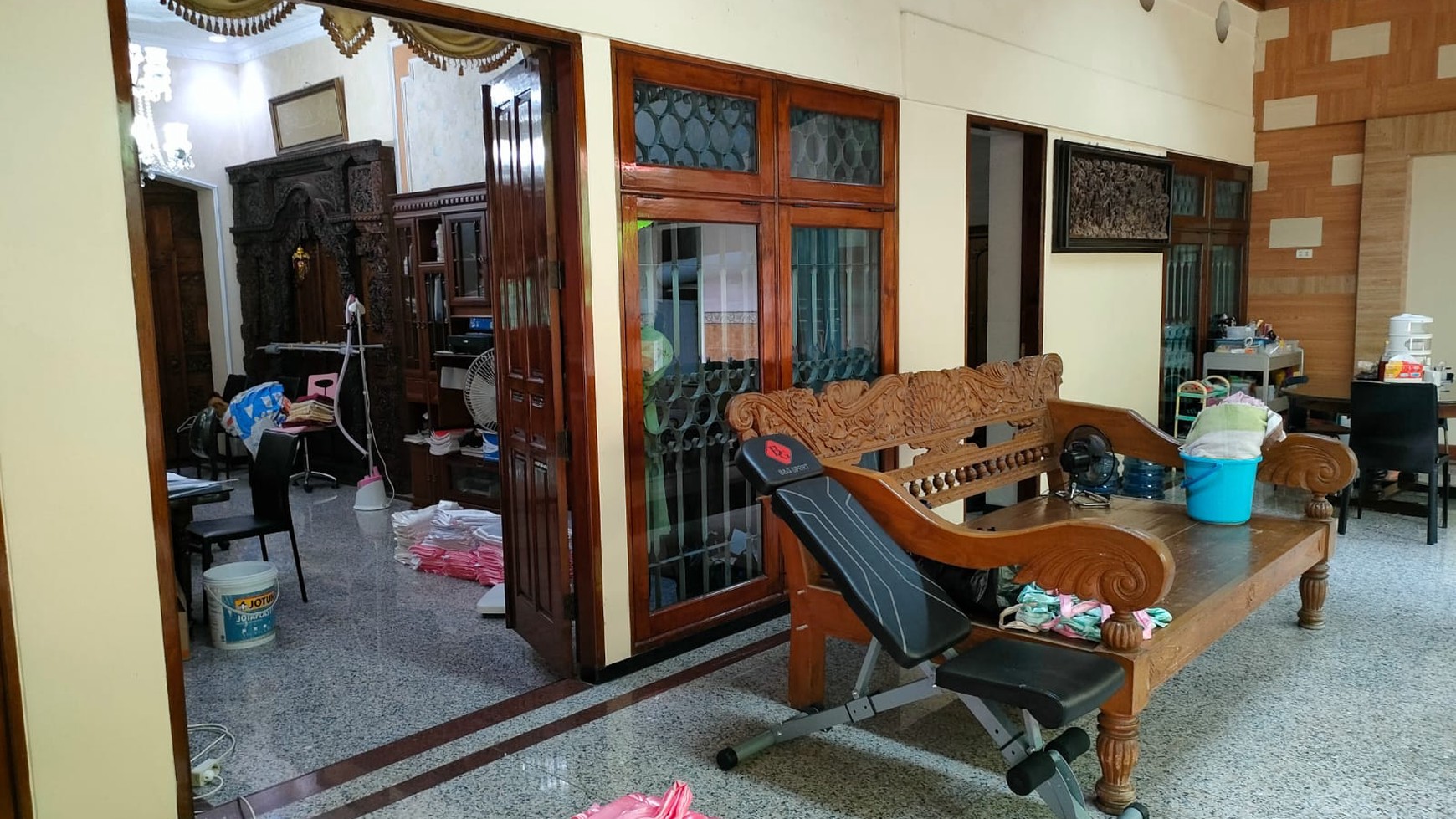 Di Jual Rumah dg suasana yg tenang JL. MONGINSIDI , Surabaya Pusat   