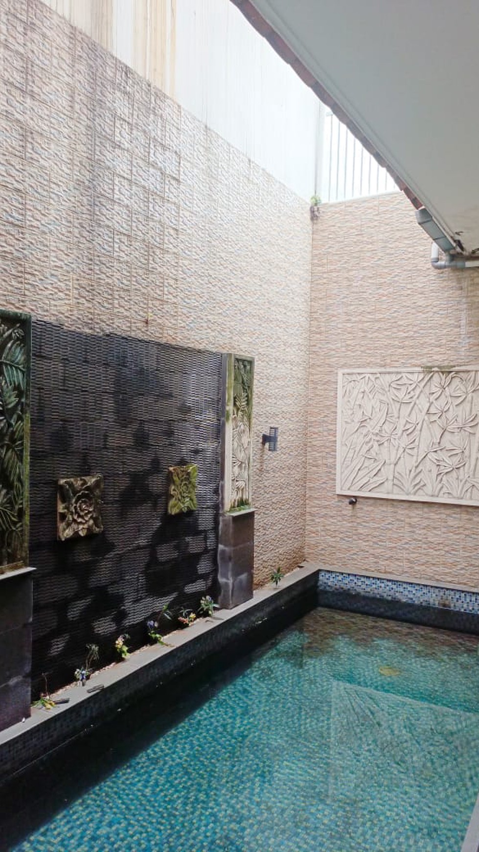 Rumah Bagus dengan pool di Kebayoran Essence, Bintaro Jaya Sektor 7