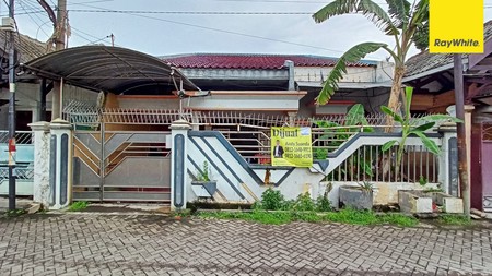 Dijual Rumah 2 lantai SHM di Lebak Indah Utara Surabaya