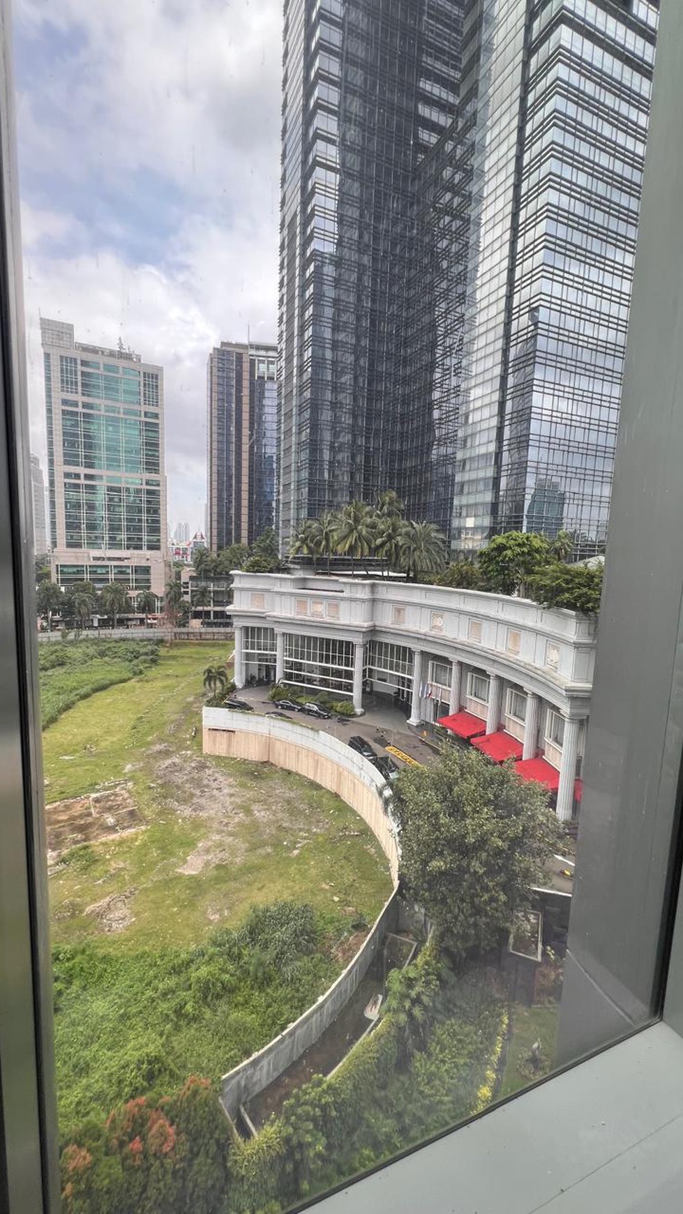 Dijual Office Space di Gedung World Capital Tower, Mega Kuningan, Jakarta