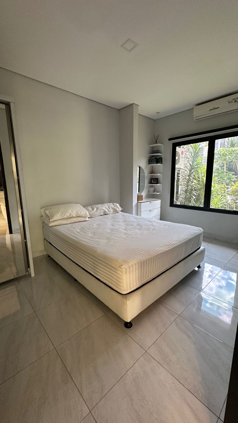 Rumah Bagus Di Emerald Town House Bintaro Jaya Sektor 9