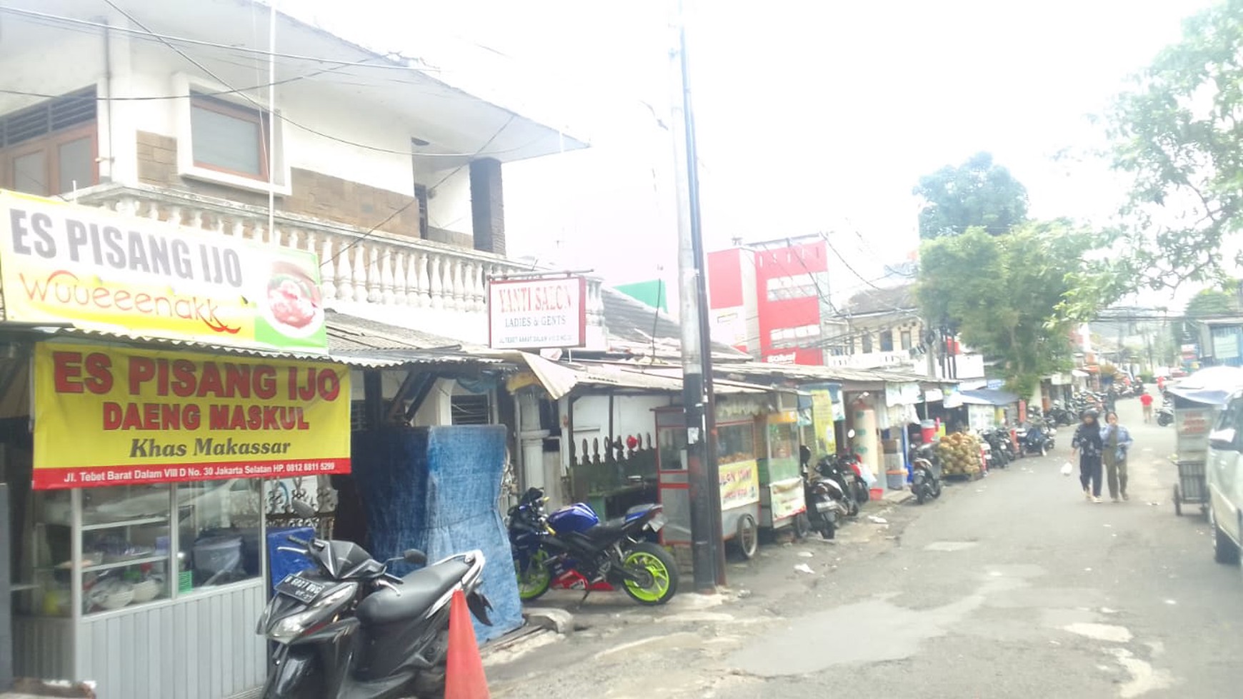 Rumah Hook 2 Lantai Hitung Tanah, Strategis Dengan Lingkungan Ramai Usaha, Di Tebet Barat Raya