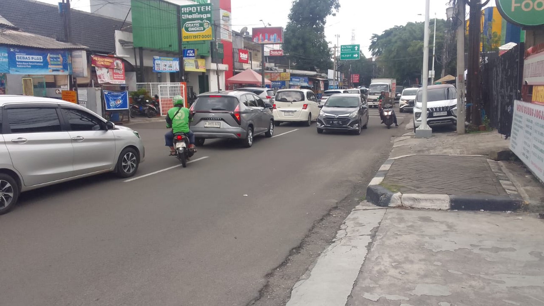 Rumah Hook 2 Lantai Hitung Tanah, Strategis Dengan Lingkungan Ramai Usaha, Di Tebet Barat Raya