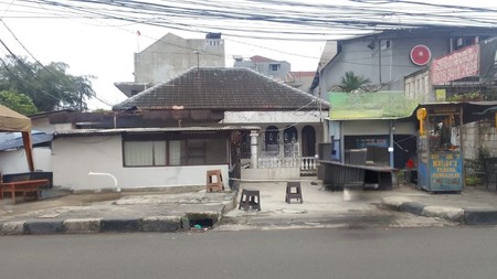 Rumah Hook 2 Lantai Hitung Tanah, Strategis Dengan Lingkungan Ramai Usaha, Di Tebet Barat Raya