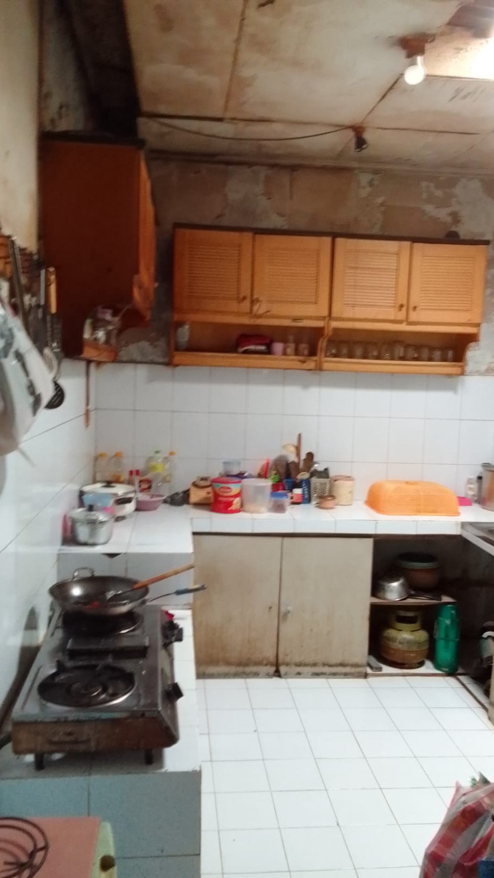 Rumah dengan halaman luas di Pamulang Permai