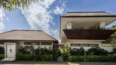 For Sale Leasehold - Modern  boutique hotel 1 minute to the Berawa beach Bali .