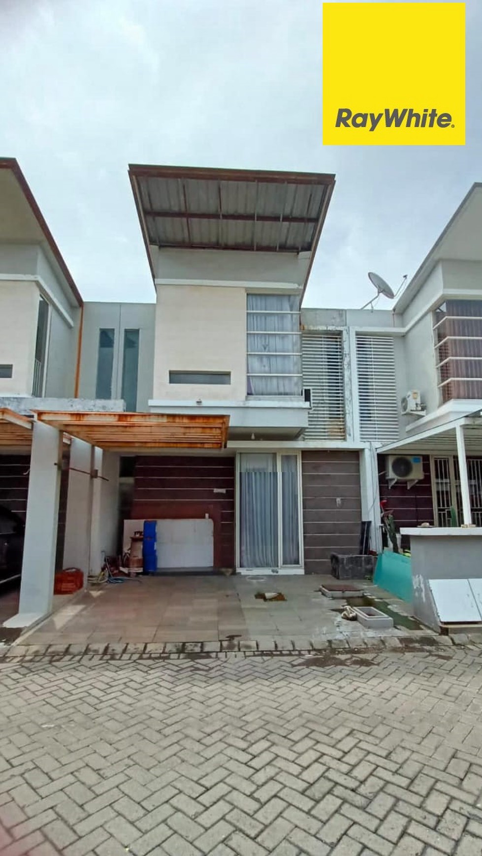 Dijual Rumah 2 lantai SHM di Royal Park Residence Surabaya
