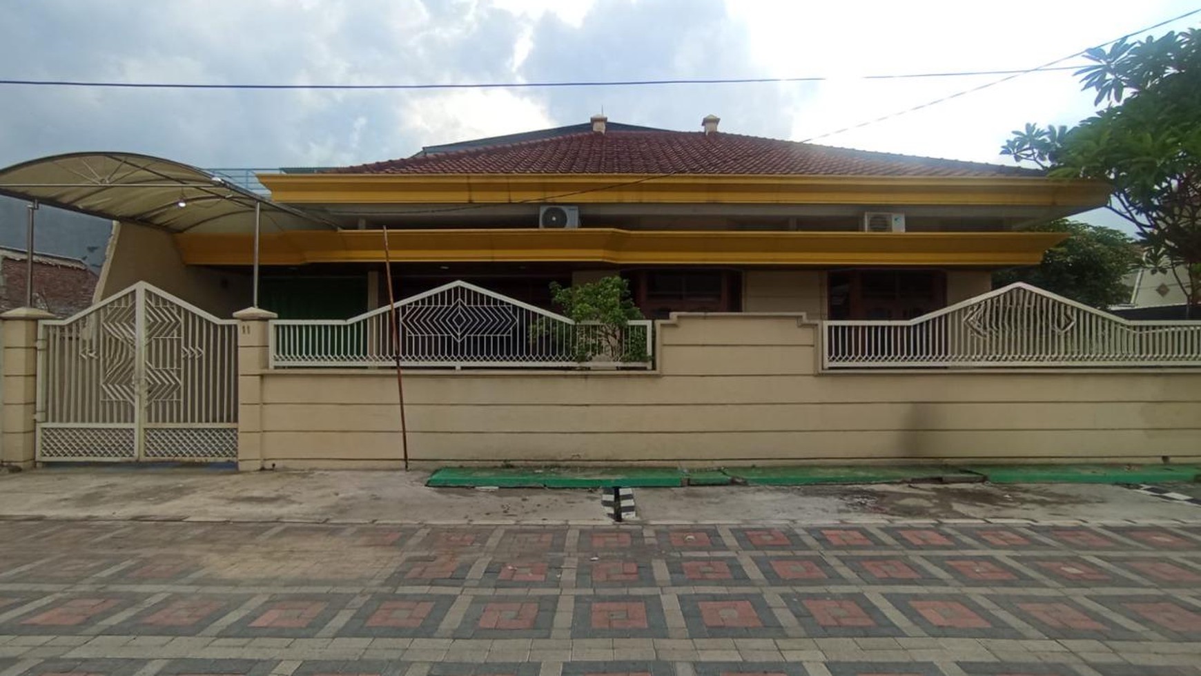 Rumah Terawat Furnished Darmo Baru Barat