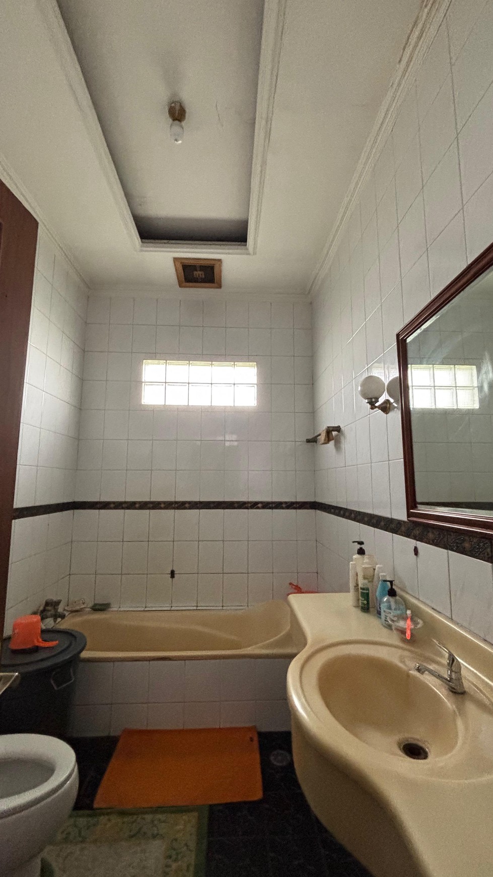 Rumah Di Jalan Raya Taruna, Ciracas, Cibubur
