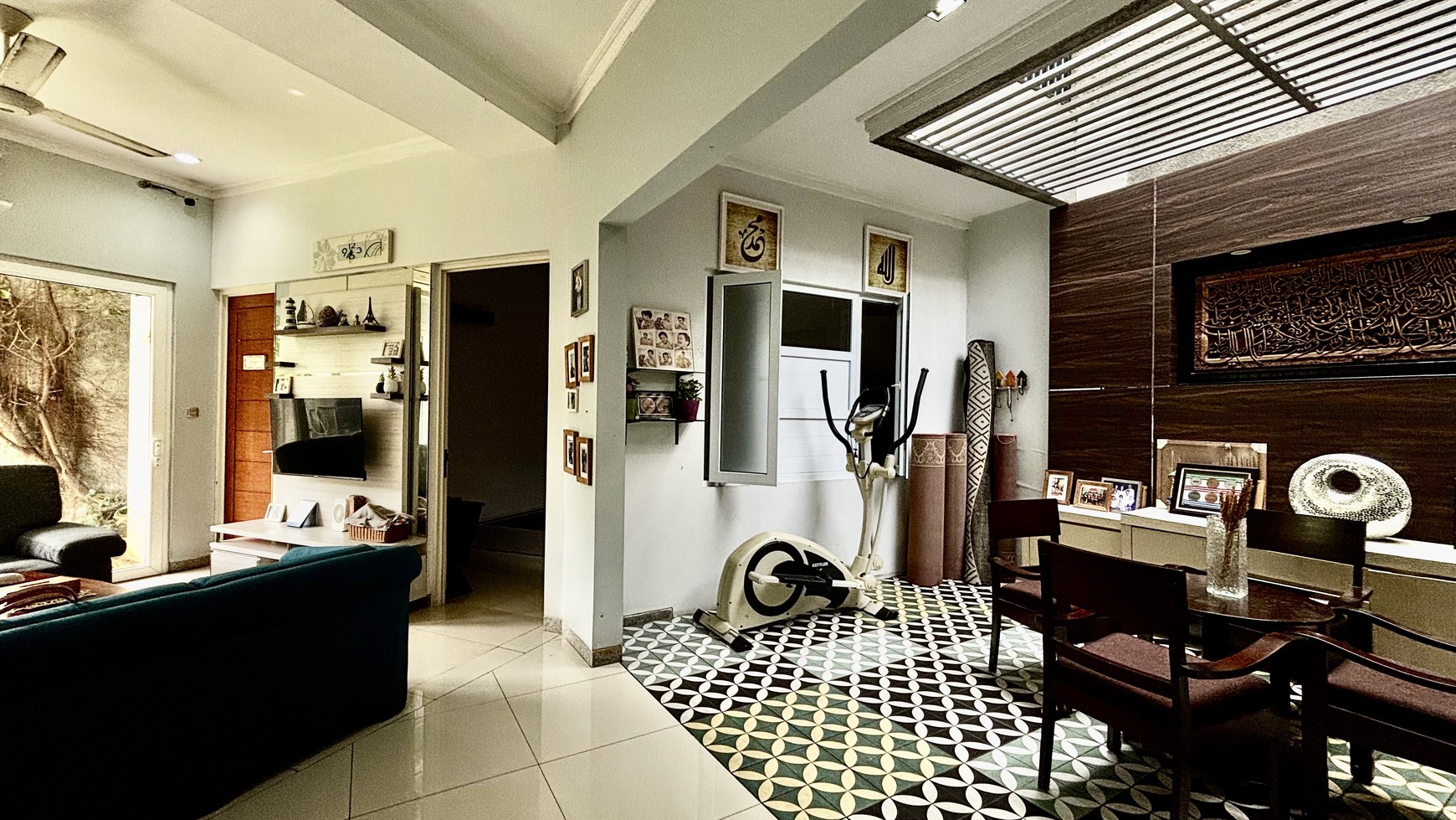 Rumah Design Tropis Modern 2 Lantai Kuldesak di Cibubur Jakarta Timur
