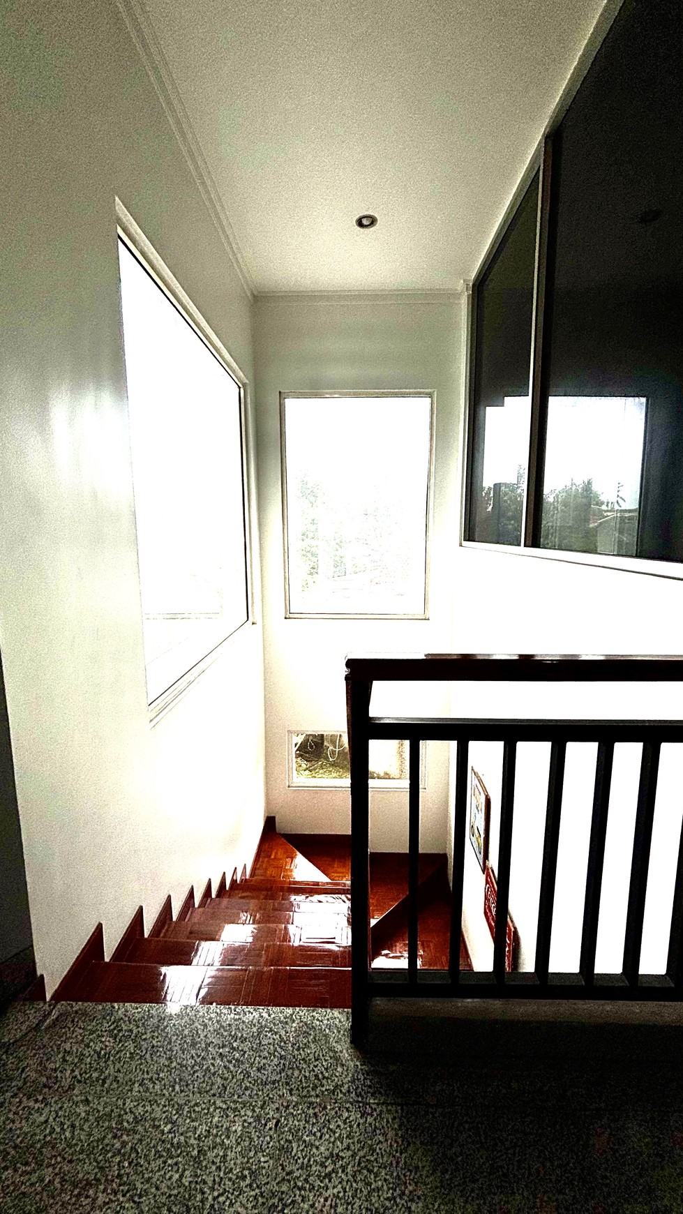 Rumah Design Tropis Modern 2 Lantai Kuldesak di Cibubur Jakarta Timur