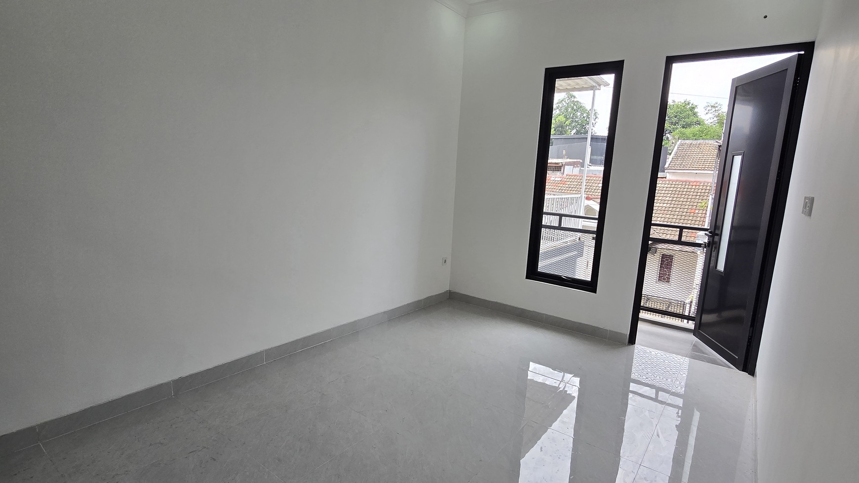 Rumah 2 lantai baru di Kencana Loka BSD City dekat dengan Stasiun Rawabuntu dan EXIT Tol