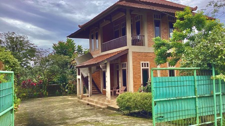 Rumah istirahat, Cipicung, Cijeruk beserta kebun.