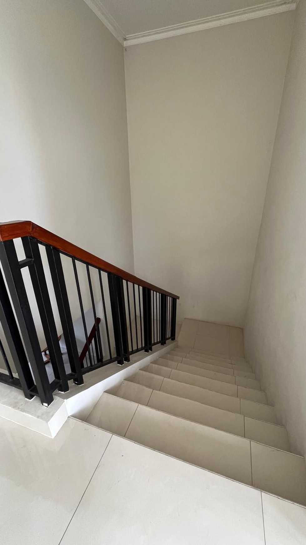 Rumah 2 Lantai, Modern Minimalis di Kota Wisata Cibubur