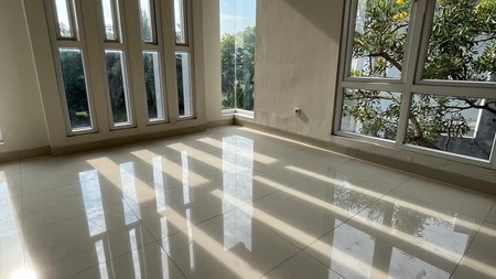 Rumah 2 Lantai, Modern Minimalis  di Kota Wisata Cibubur 