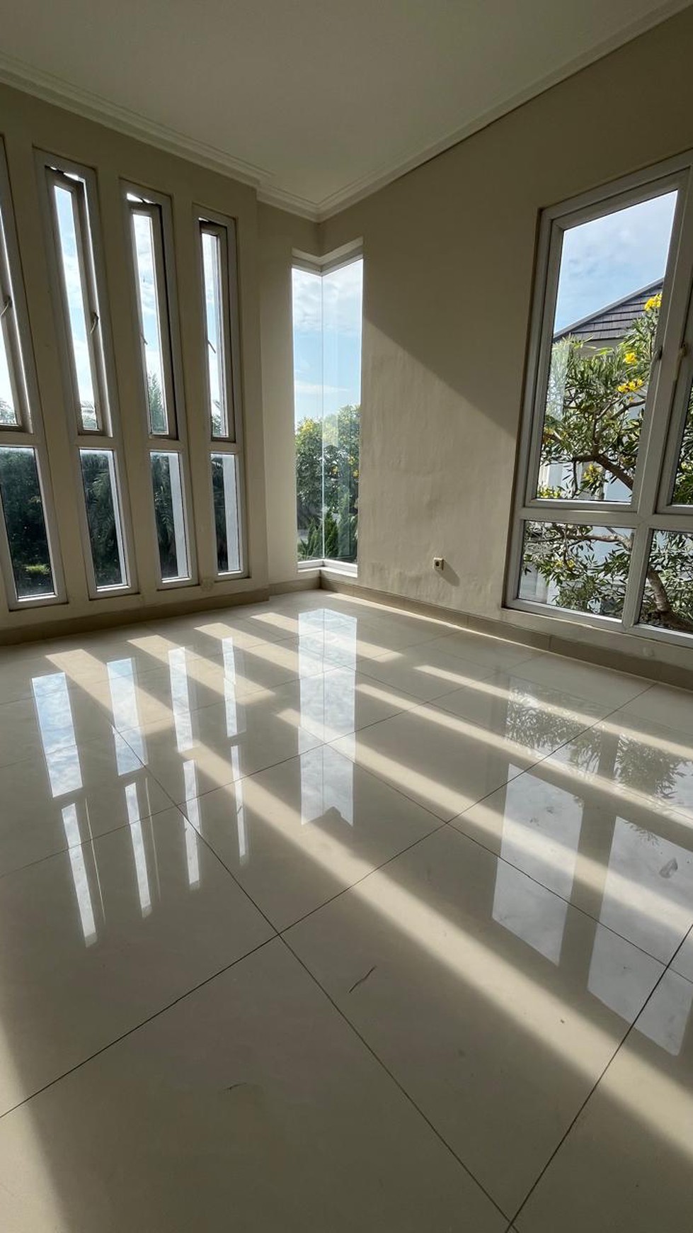 Rumah 2 Lantai, Modern Minimalis di Kota Wisata Cibubur