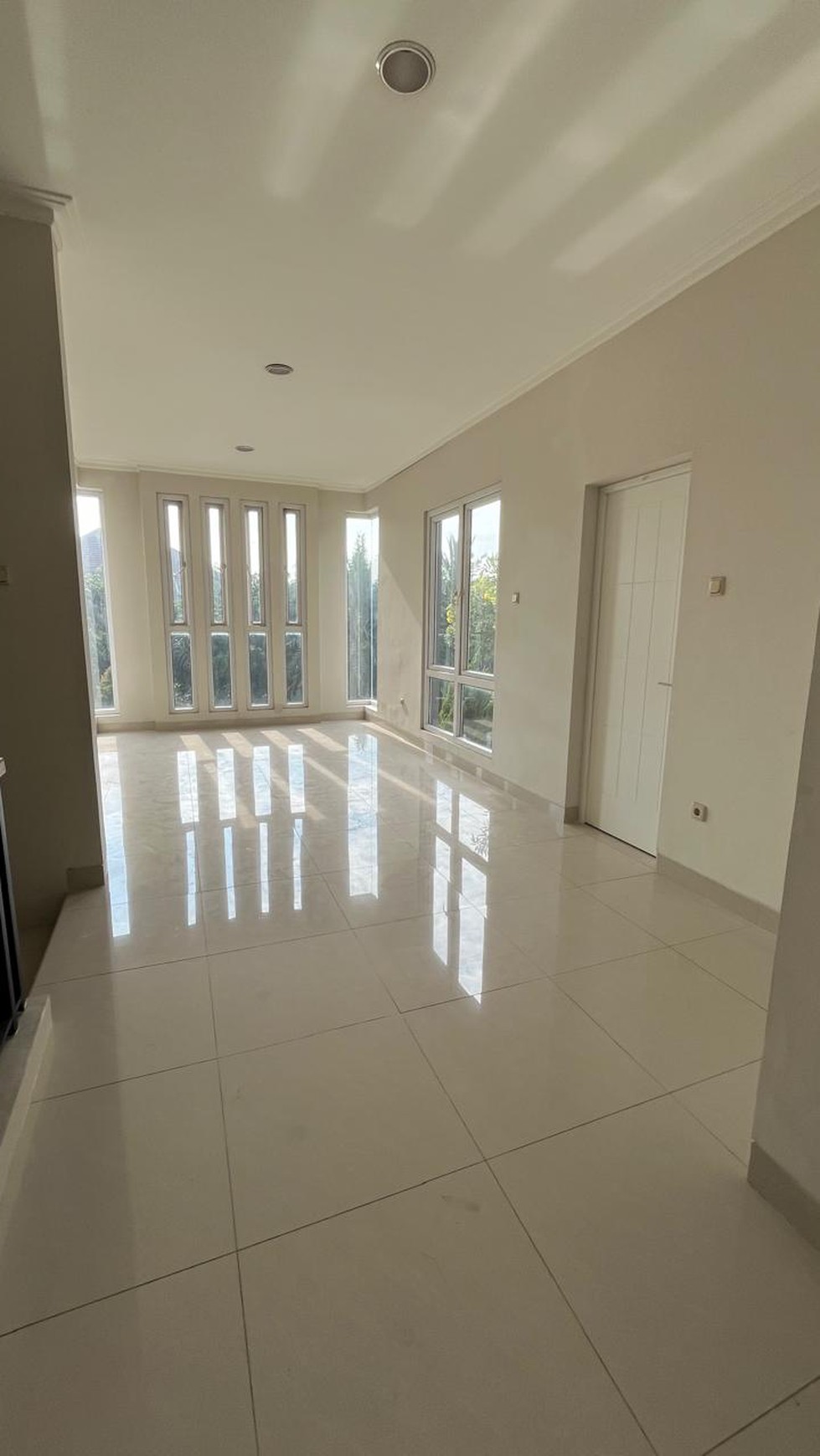 Rumah 2 Lantai, Modern Minimalis di Kota Wisata Cibubur