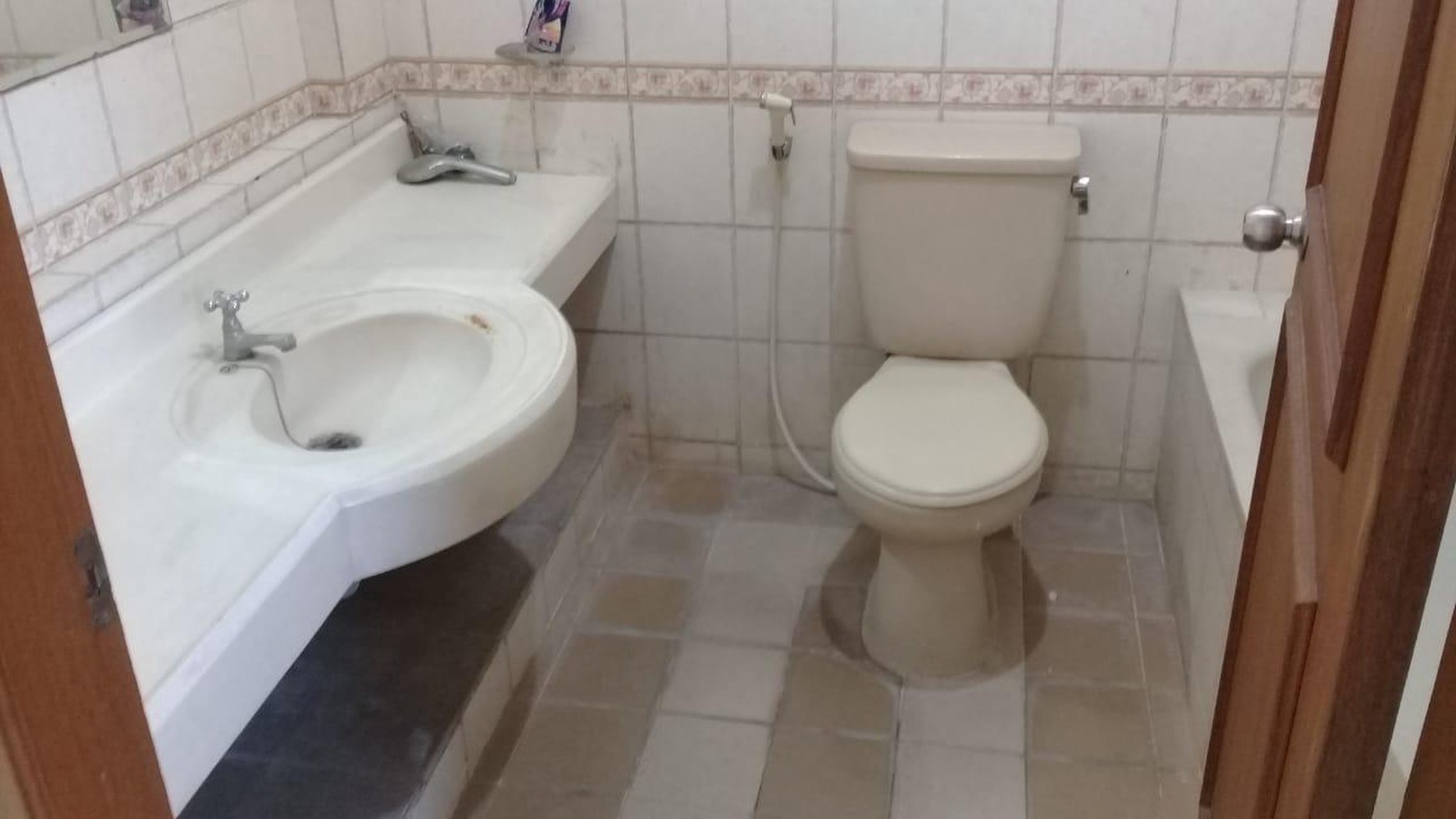 Rumah Hitung Tanah Area Cipete