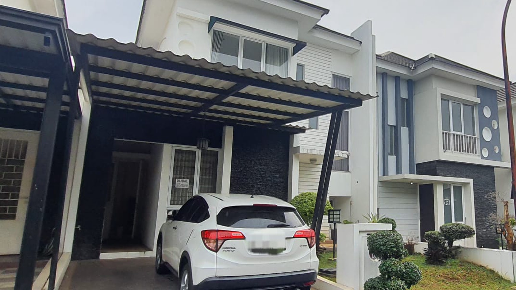 Rumah Minimalis Modern di Kota Wisata 