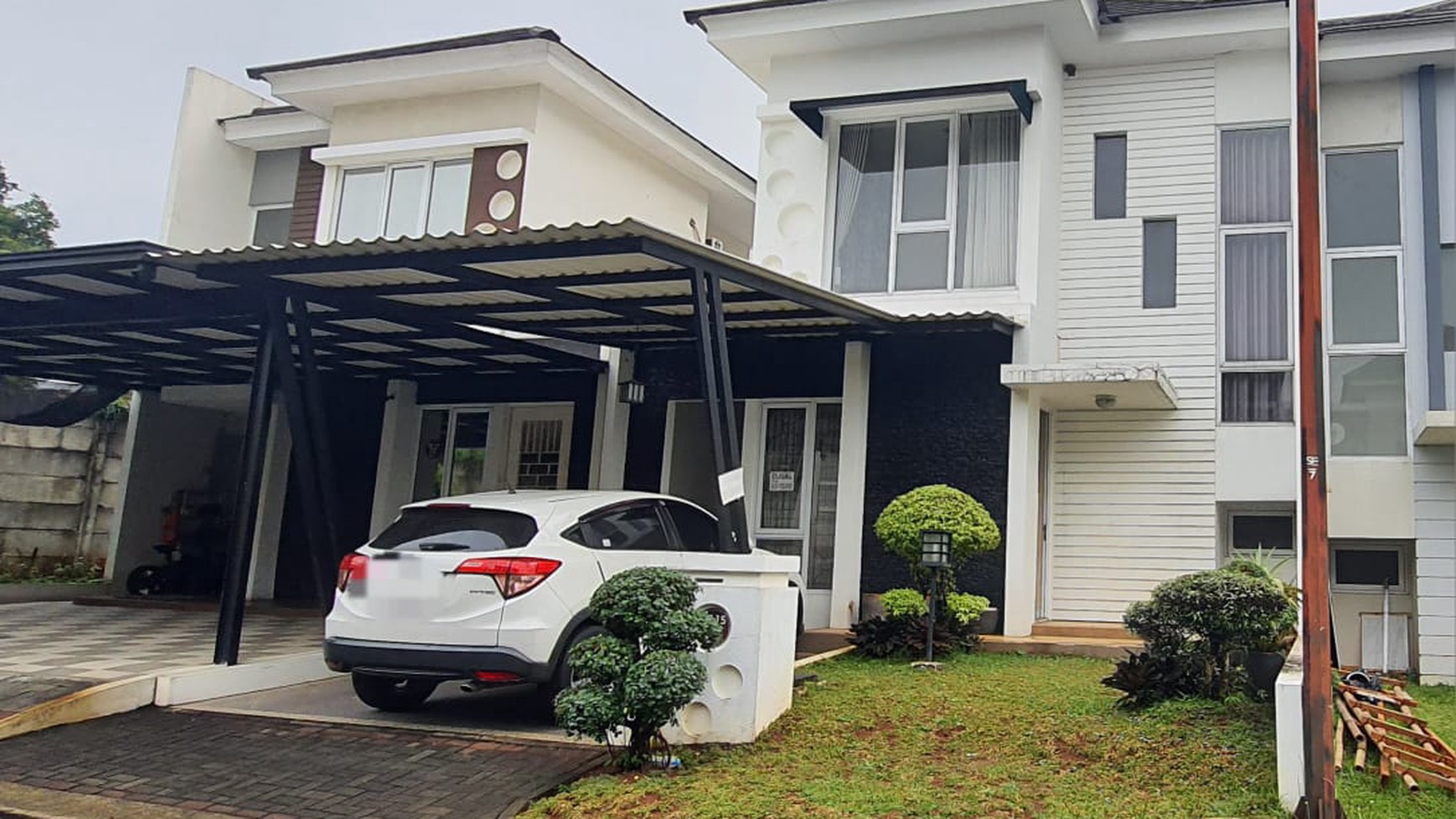 Rumah Minimalis Modern di Kota Wisata 