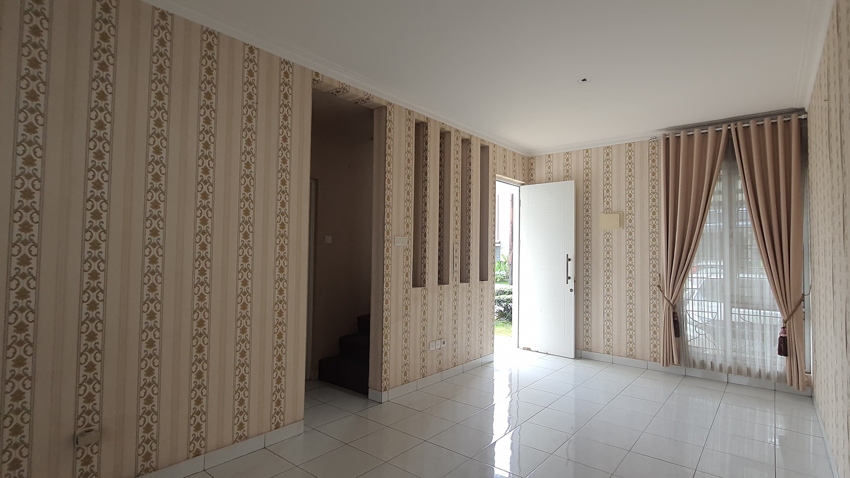 Rumah Minimalis Modern di Kota Wisata 