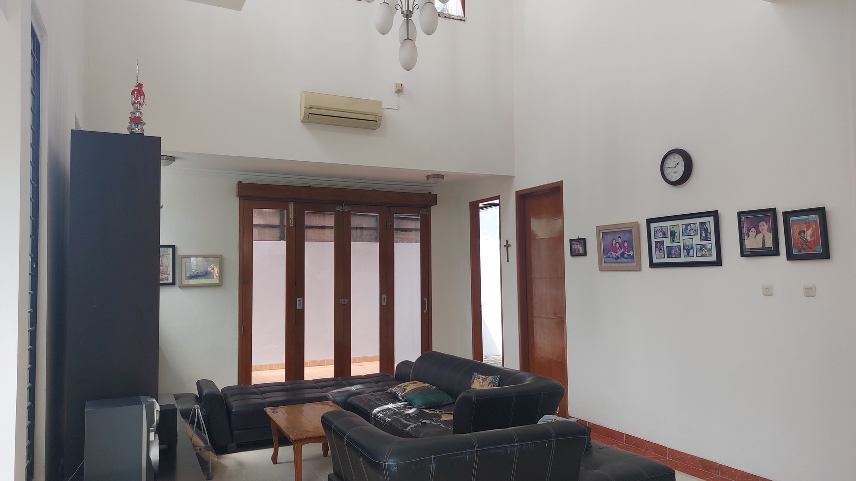 tURUN hARGA Rumah  hoek 2 lantai bangun sendiri di Legenda Wisata harga nego