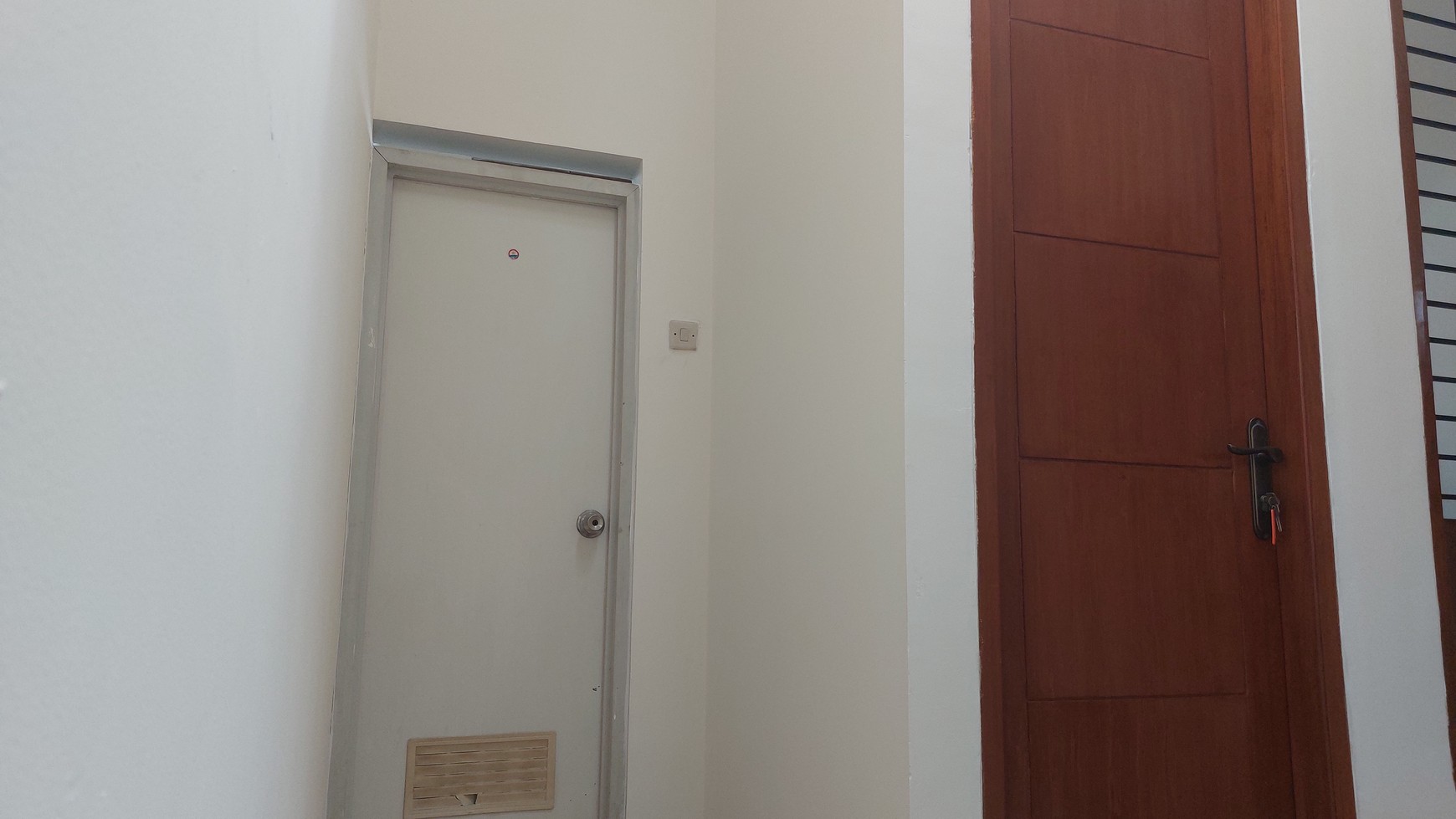 tURUN hARGA Rumah  hoek 2 lantai bangun sendiri di Legenda Wisata harga nego