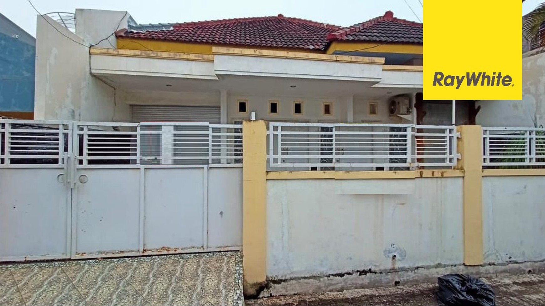 Dijual Rumah SHM di Jalan Karang Asem Surabaya Timur
