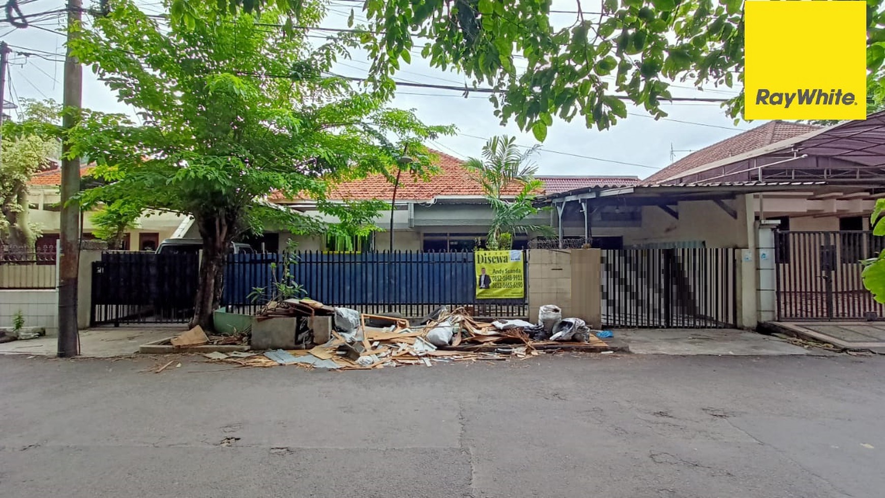 Disewakan Rumah di Jalan Manyar Tirtoyoso Surabaya