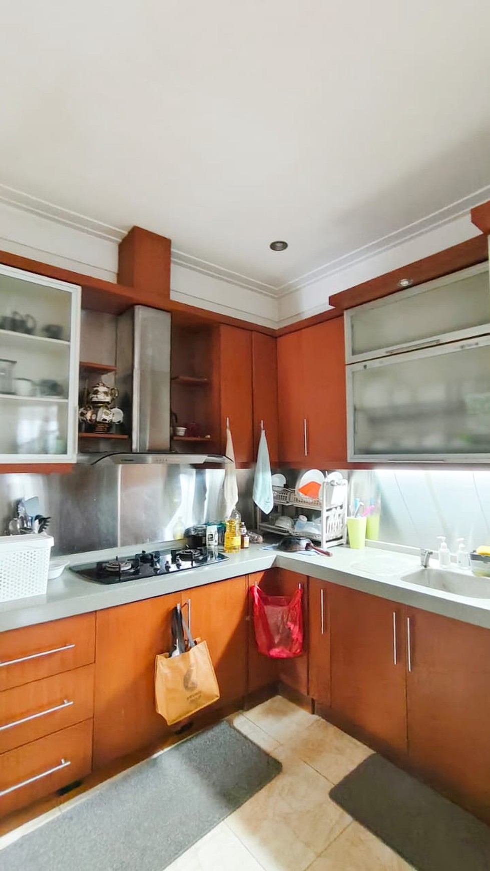 Rumah Mewah,dalam ruangan rapih di Bintaro Tangsel