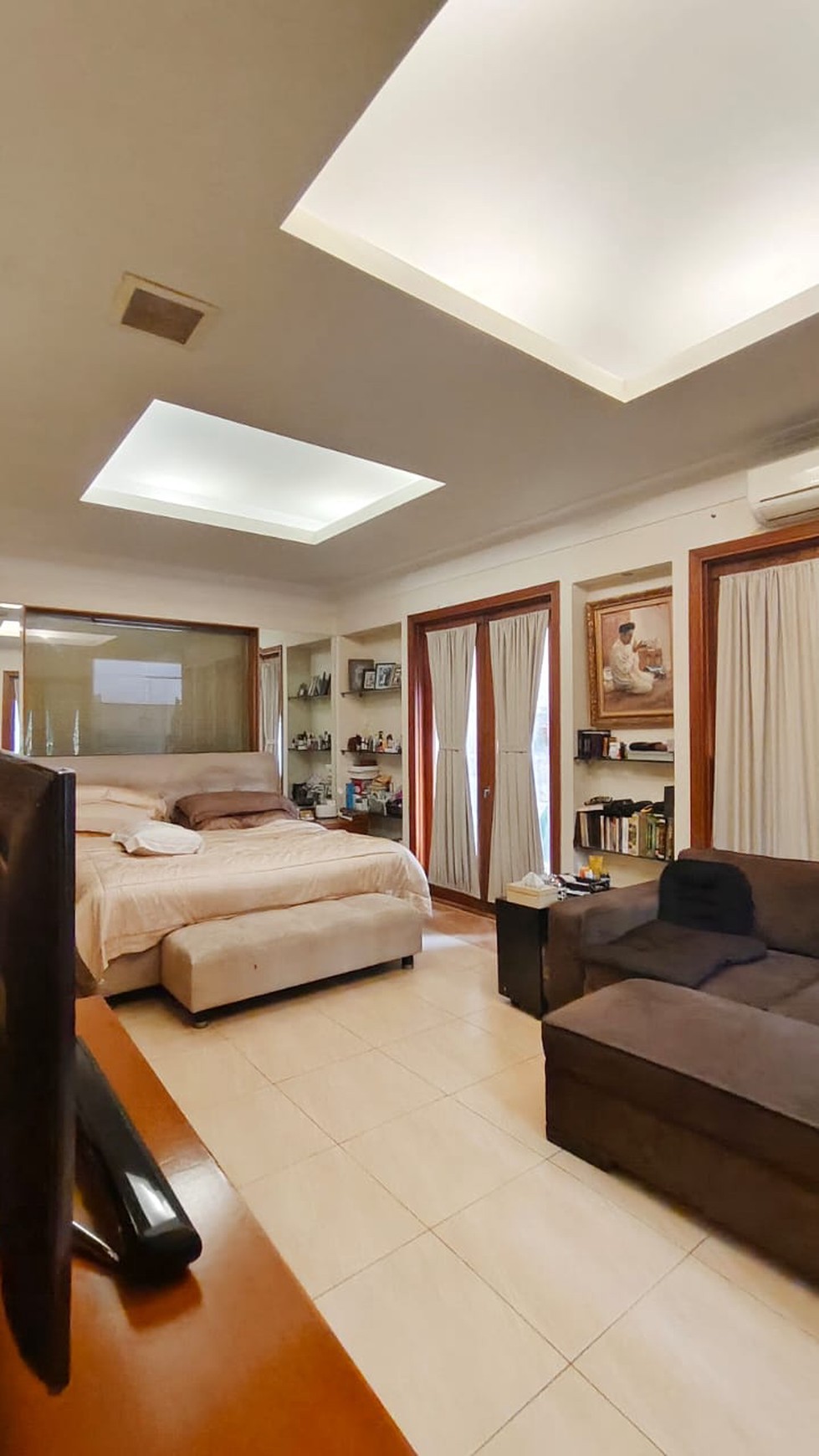 Rumah Mewah,dalam ruangan rapih di Bintaro Tangsel