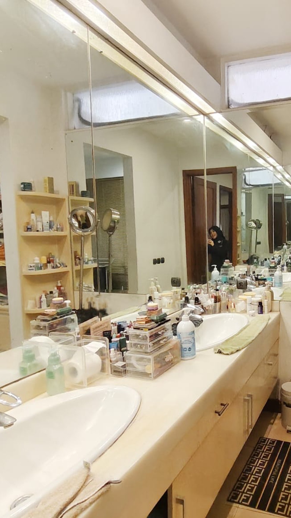 Rumah Mewah,dalam ruangan rapih di Bintaro Tangsel