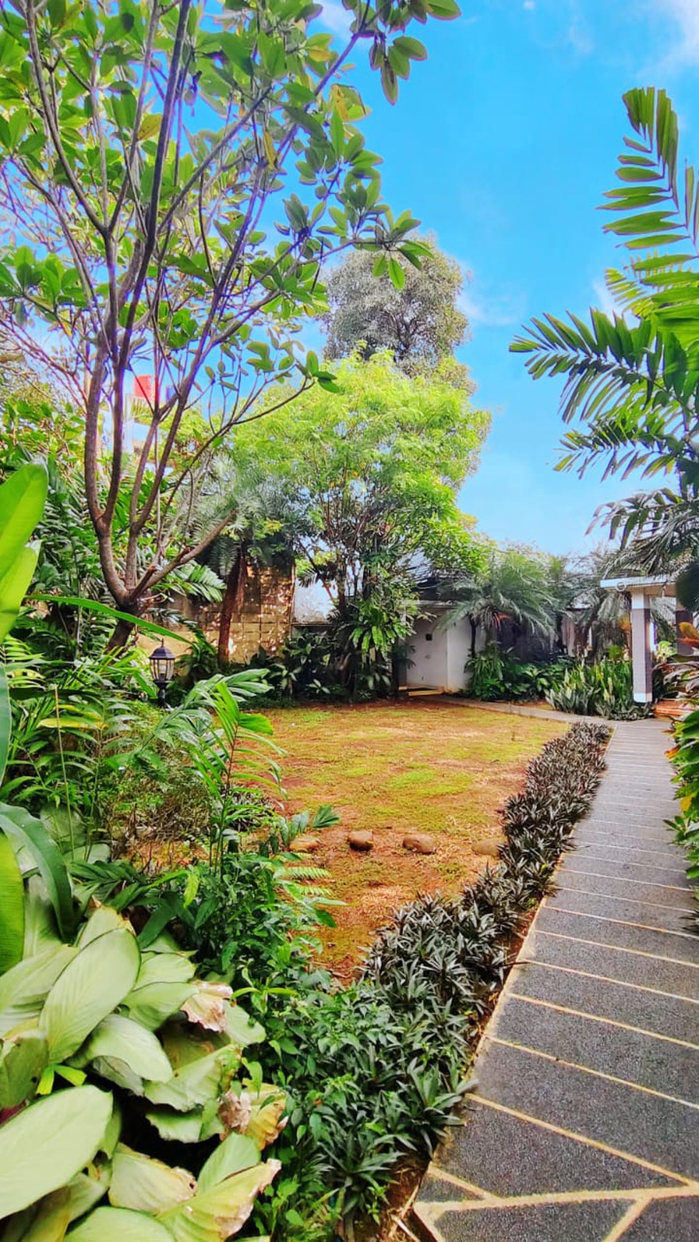 Rumah Mewah,dalam ruangan rapih di Bintaro Tangsel