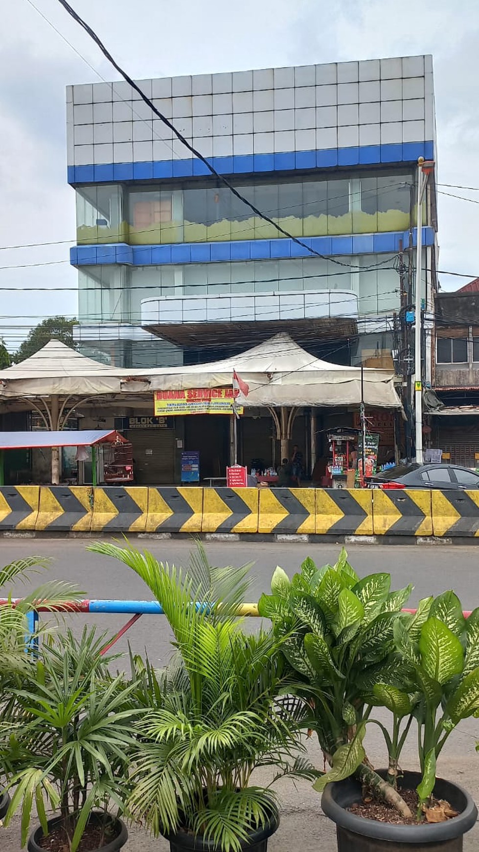 DIJUAL Gedung Ragam Fungsi/Guna (mix use) Jl. Raya Ragunan, Pasar Minggu