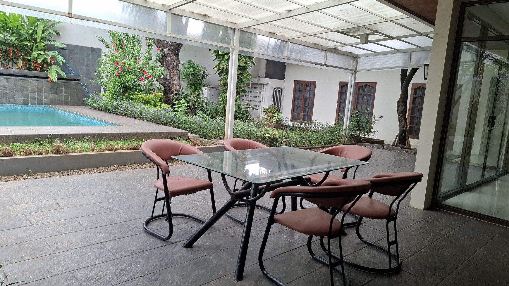 Rumah Hitung Tanah Area Cipete