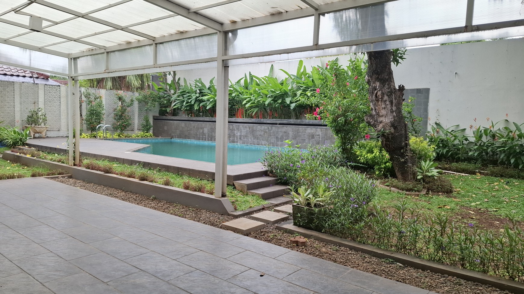 Rumah Hitung Tanah Area Cipete