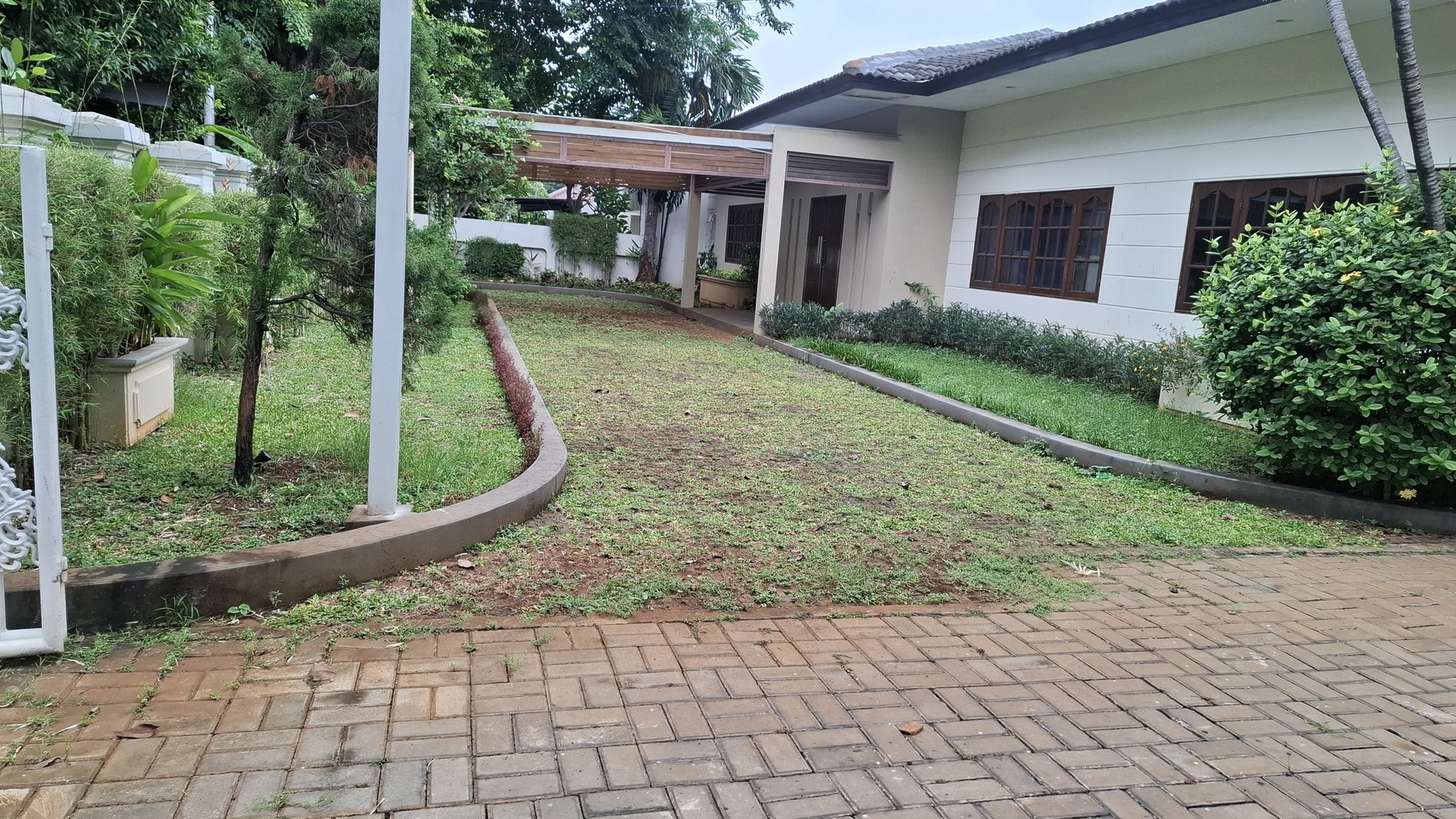 Rumah Hitung Tanah Area Cipete