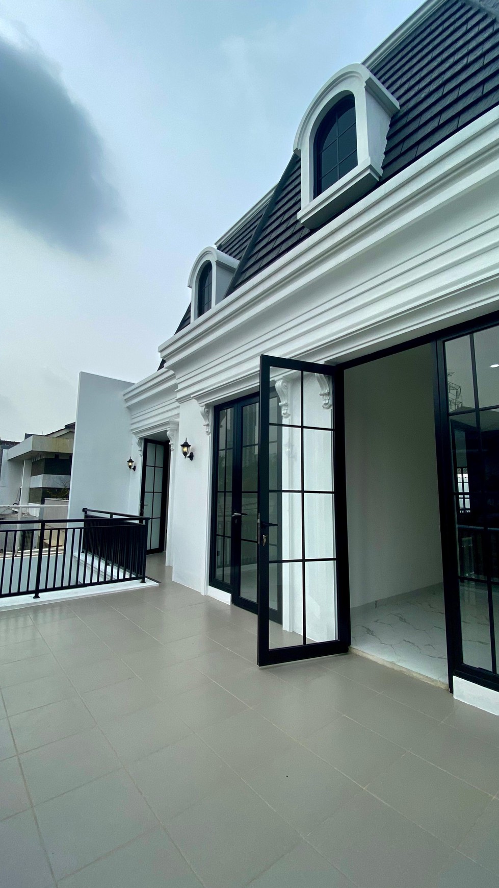 Rumah Minimalis Siap Huni di Bintaro Sektor 3 - Gaya American Classic