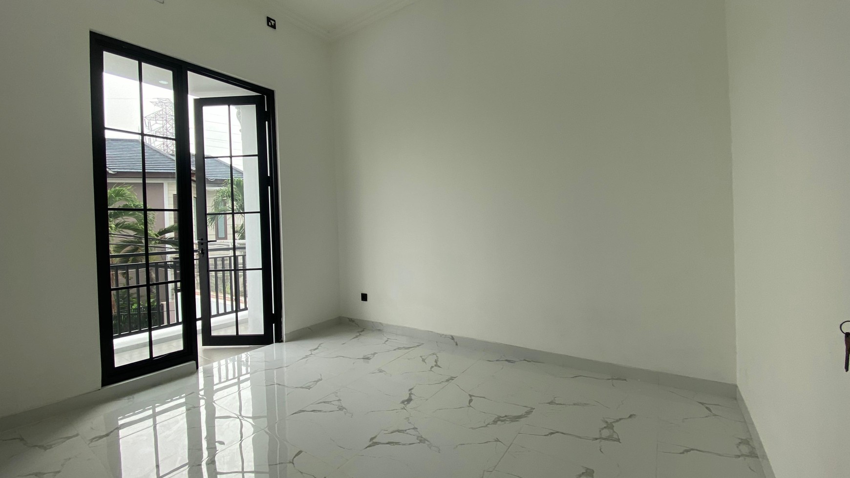 Rumah Minimalis Siap Huni di Bintaro Sektor 3 - Gaya American Classic