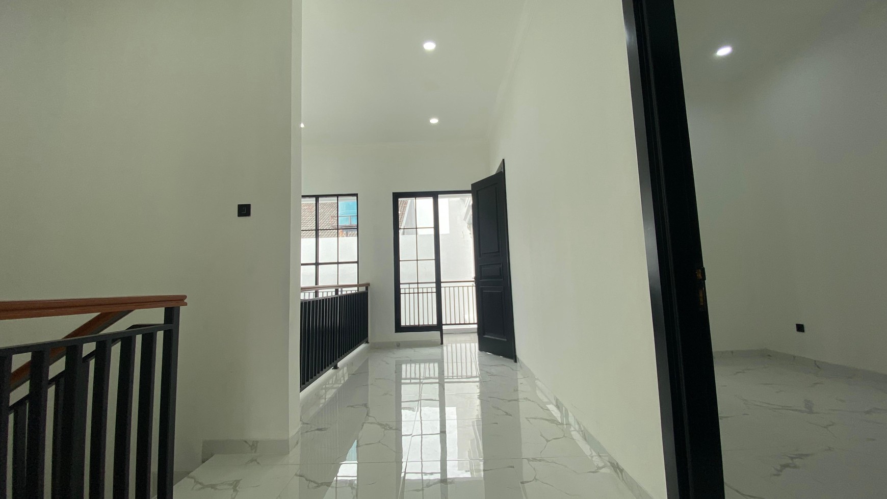 Rumah Minimalis Siap Huni di Bintaro Sektor 3 - Gaya American Classic