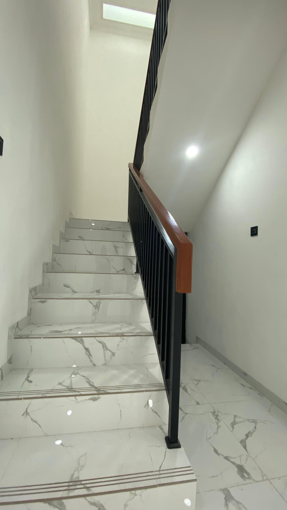 Rumah Minimalis Siap Huni di Bintaro Sektor 3 - Gaya American Classic